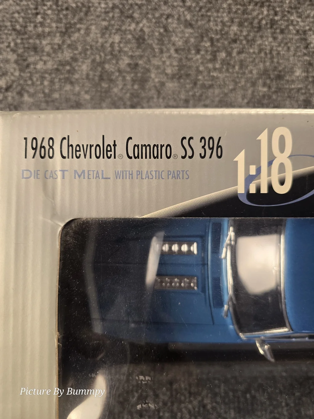 1:18 scale Welly diecast model of a 1968 Chevrolet Camaro SS 396 - Blue